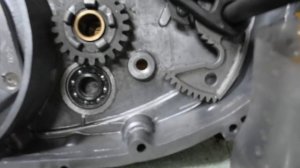 ДВИГАТЕЛЬ ИЖ ЮПИТЕР - 5.ЗАМЕНА ПОДШИПНИКОВ И СБОРКА С НОВЫМИ ВАЛАМИ.