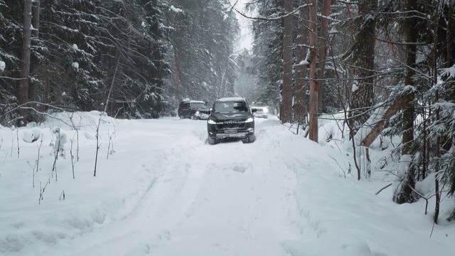 Самый ПРАВИЛЬНЫЙ Land Cruiser 300! Едем к озеру на Toyota LC 300 GR Sport (дизель 3.3 300 сил) смотреть онлайн