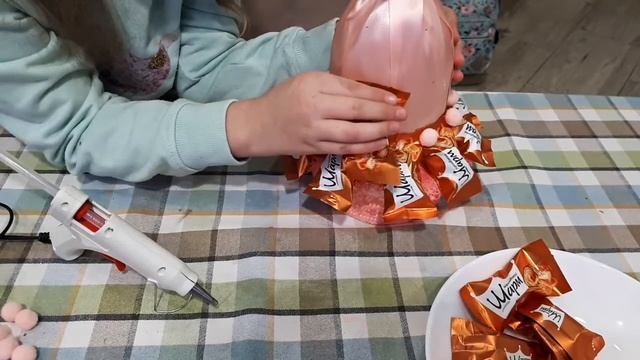 Сладкий Подарок девочке на День Рождения своими руками/DIY/Кукла из конфет/ смотреть онлайн
