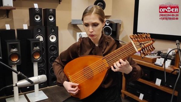 Eugenia Shkarupa - beautiful renaissance lute