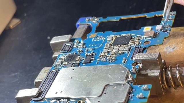 Замена микросхемы , замена контроллера питания Самсунг Samsung , ремонт телефона Samsung Galaxy A41