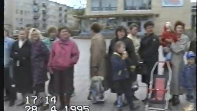 СВАДЬБА 90-х!!! И самая КРАСИВАЯ УЧИТЕЛЬНИЦА вышла ЗАМУЖ! смотреть онлайн