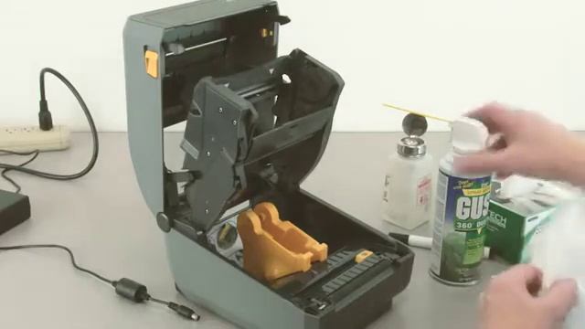Zebra ZD420C Cleaning the Printer смотреть онлайн