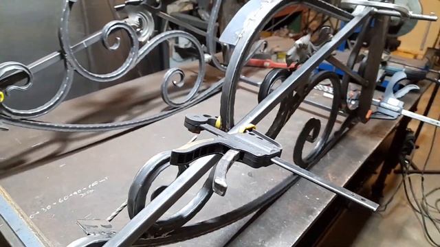 Хороший заказ на кресла-качалки. Собираем с помощью кондуктора.