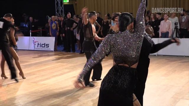 Salvatore Capilli - Serena Aniello ITA, Rumba, WDSF PD Super Grand Prix Latin 2019 смотреть онлайн