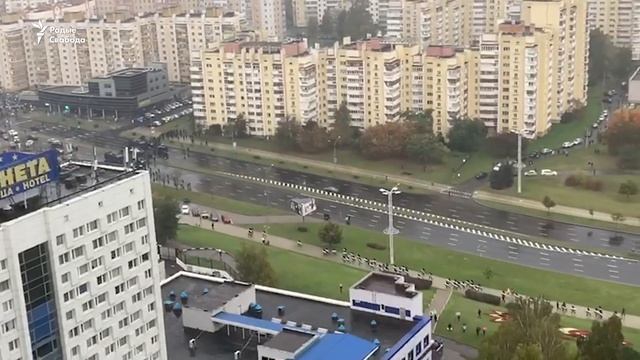 На проспекте Машерова применили водомет смотреть онлайн