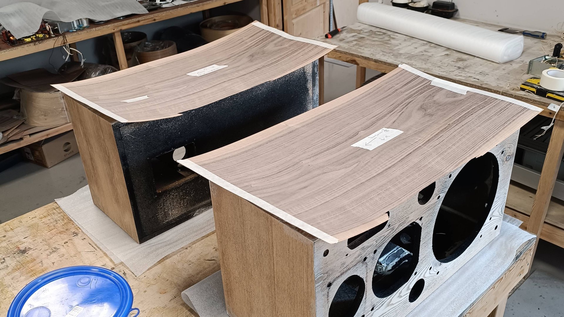 Фанеровка, покраска и первый слой масла. Электроника 75АС-065 и другие проекты.