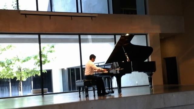 Бородин-В монастыре (из маленькой сюиты) исполняет Эдуард Мусаелян