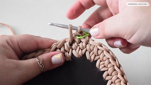 ВЯЗАНАЯ СУМКА КРЮЧКОМ МОККО смотреть онлайн