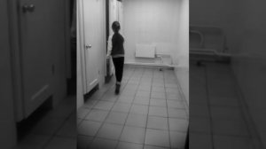 Девочка в туалете