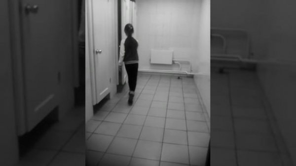 Девочка в туалете