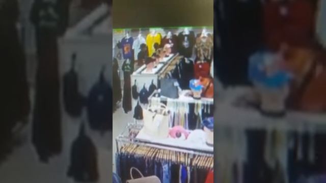 Кража в магазине одежды в Батайске смотреть онлайн