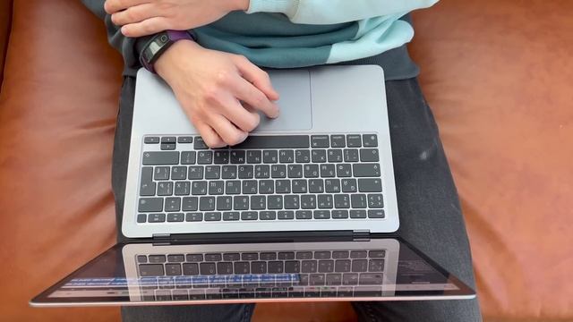MacBook Air 2020 года. Обзор / Актуальность в 2023 / Стоит ли покупать? смотреть онлайн