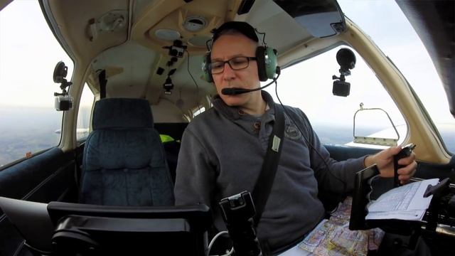 Aerodrome rush hour, Kemble to Biggin Hill VFR, PA28, full atc смотреть онлайн