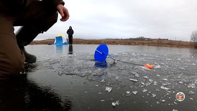 Зимняя рыбалка жерлицами 2019-2020 . Зима рыбалка уже не по первому льду . Рыбалка на старице смотреть онлайн