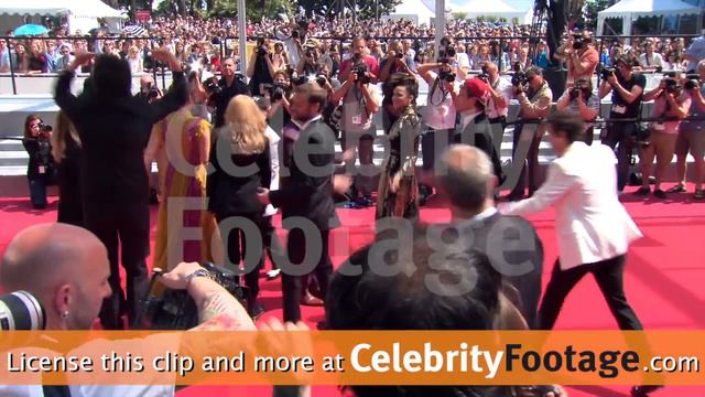 Kristen Stewart, Alicia Cargile, Shia LaBeouf, & others at the American Honey Premiere смотреть онлайн