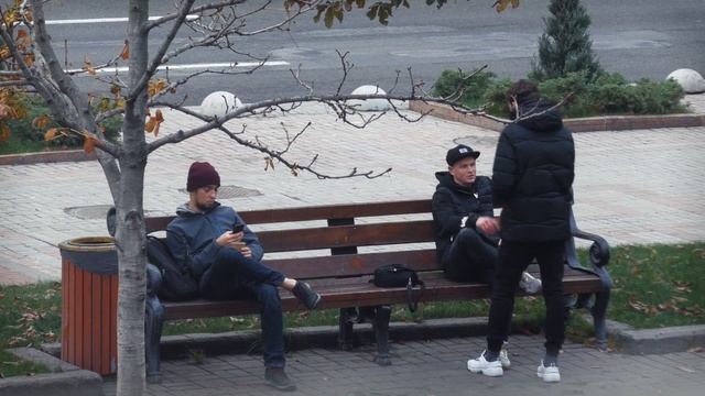 МОШЕНИК ОСТАВЛЯЕТ без СОЗНАНИЯ и ВОРУЕТ ВЕЩИ ПРАНК! (пранки над людьми) смотреть онлайн