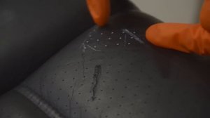 Как убрать царапину на кожаном автомобильном сиденье на перфорации?