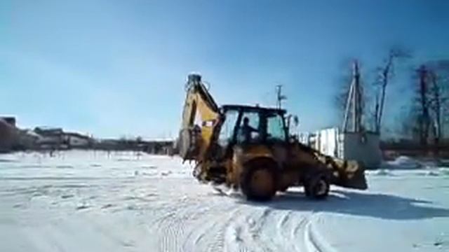Крутитим пятаки на CAT 428E смотреть онлайн