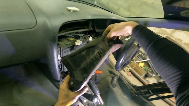 Разбор салона Nissan Skyline R33