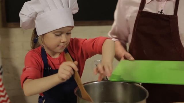 Жульен из лосося в слоеных тарталетках. смотреть онлайн