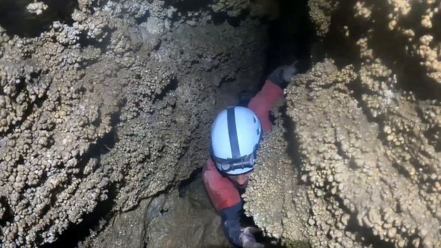 Vertical caving in Idaho's deepest cave смотреть онлайн
