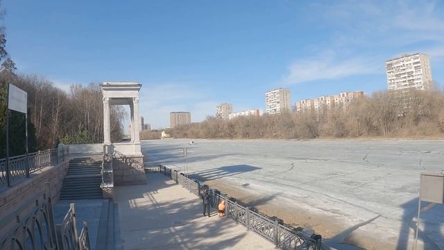 Катер на воздушной подушке Славир ломает лед. Прогулка ЛАН-ПРОЕКТ смотреть онлайн