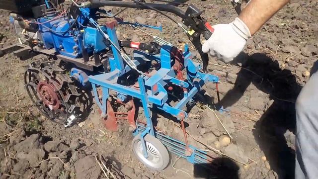 Копка картофеля 25.08.19 ( РАБОТА ГРОХОТА ) смотреть онлайн