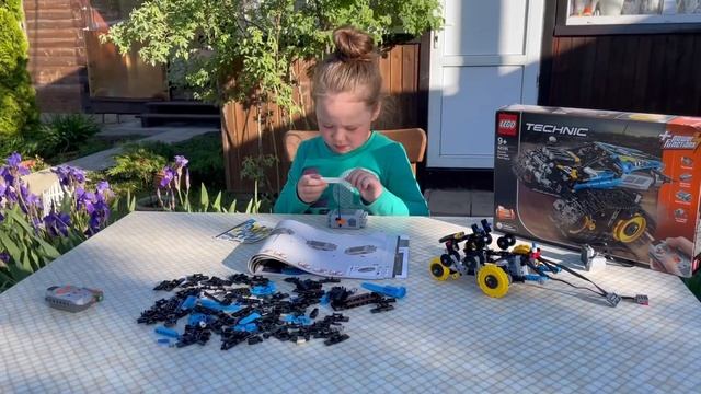 Конструктор LEGO Technic 42095 Скоростной вездеход .Распаковка и обзор Лего смотреть онлайн