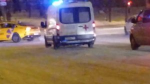 Скорые с сиренами в Москве.