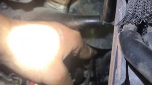 Спуск воздуха из термостата дизеля Nissan X-trail T-31 2 литра