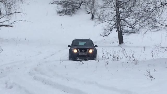 Nissan Terrano (Duster) по снегу в горку смотреть онлайн