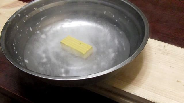 Заморозили пластилин в жидком азоте, и разбили его на кусочки\\ plasticine vs Liquid nitrogen. смотреть онлайн