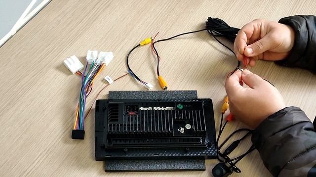 Как подключить камеру заднего вида