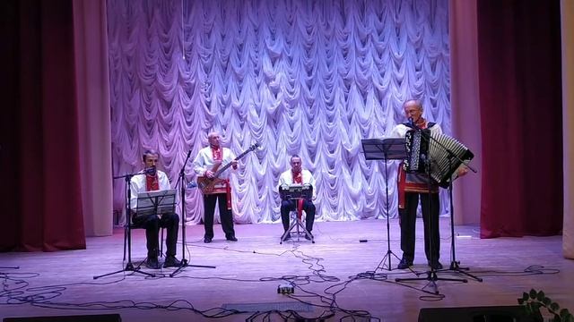 Народный ансамбль русских народных инструментов "Полянка" - Родина мать смотреть онлайн