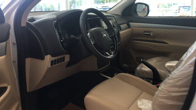 Mitsubishi Outlander 2.0 cvt màu trắng - 0931911444 Đà Nẵng Giá: 807 triệu смотреть онлайн