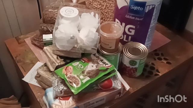 Добралась до Фиксика. Все по углам.