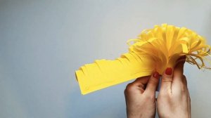 Большой цветок из бумаги ромашка