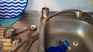 Открыл на кухне кран воды нет! Из-за чего нет воды в кухонном кране! Ремонт кухонного крана картрид