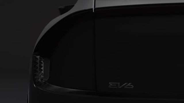Тизер электрического кроссовера Kia EV6 смотреть онлайн