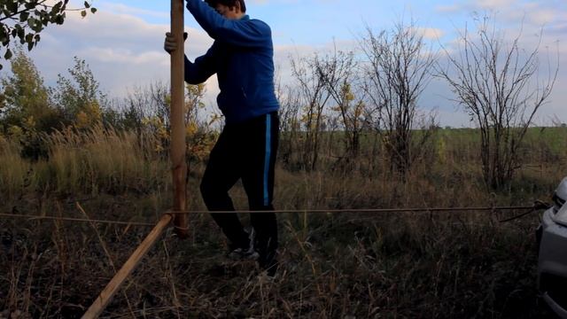 Ручная лебедка. Как вытянуть авто из грязи одному? Лебедка из веток. смотреть онлайн