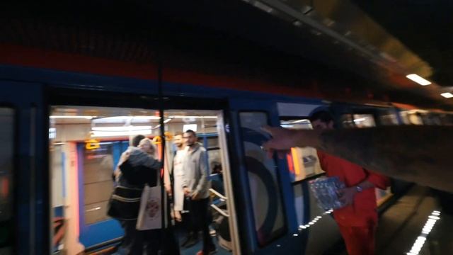 ФУТБОЛ И ФРИСТАЙЛ В МЕТРО?! смотреть онлайн