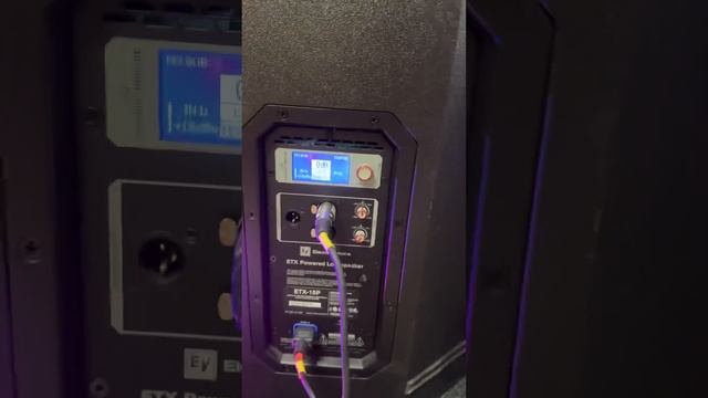 Rcf 4pro 3031-a Vs Ev Etx15p