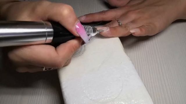 Снятие старого покрытия фрезой и укрепление ногтей гелем смотреть онлайн