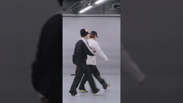 [Mirrored] Stray Kids - "S-Class" Dance Practice(Lee Know Focus) смотреть онлайн