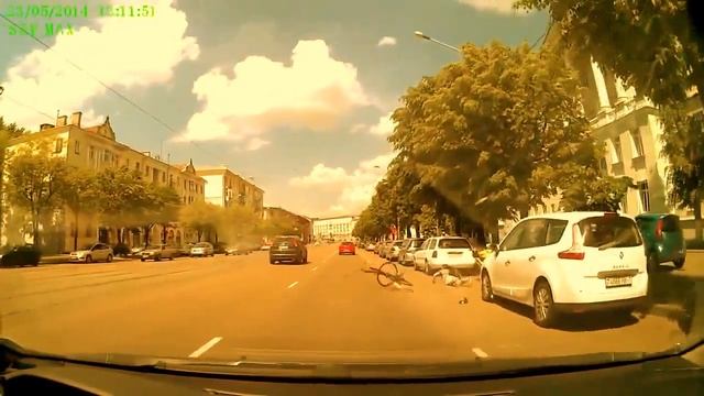 Велосипедист перестраивается смотреть онлайн