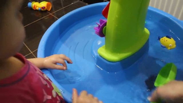 VLOG Собрали столик для игр с водой смотреть онлайн