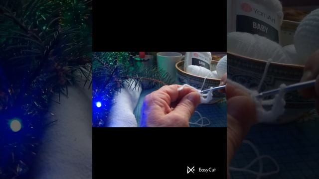 МК вязаная крючком новогодняя игрушка:- шарик с ушками ?❄️? смотреть онлайн