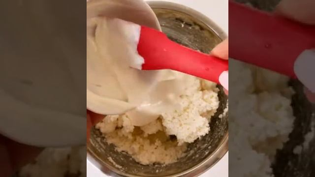 Пироги с копченым лососем и сметаной