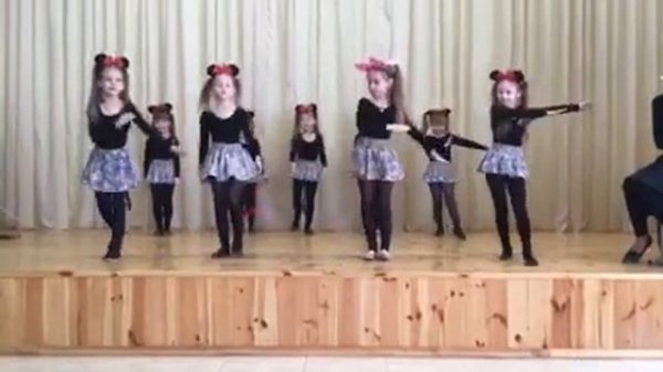 Алина танцует 12школа Лида